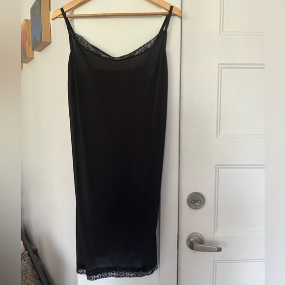 🌺 5/$30 🌺 Vintage black slip dress with lace neckline and hem - Picture 2 of 7